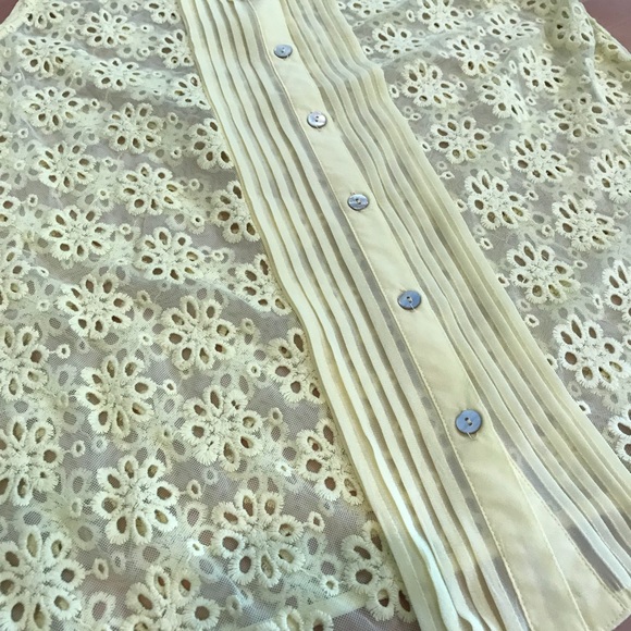 Yellow Eyelet Peter Pan Collar Sleeveless Blouse - Picture 4 of 7